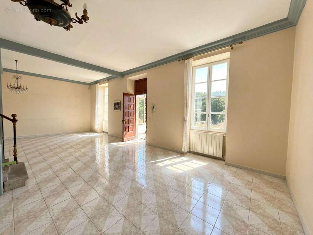   - Maison à VALS-LES-BAINS