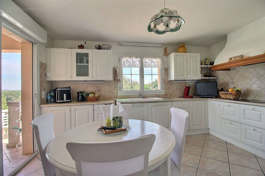 Maison à ROQUEBRUNE-SUR-ARGENS