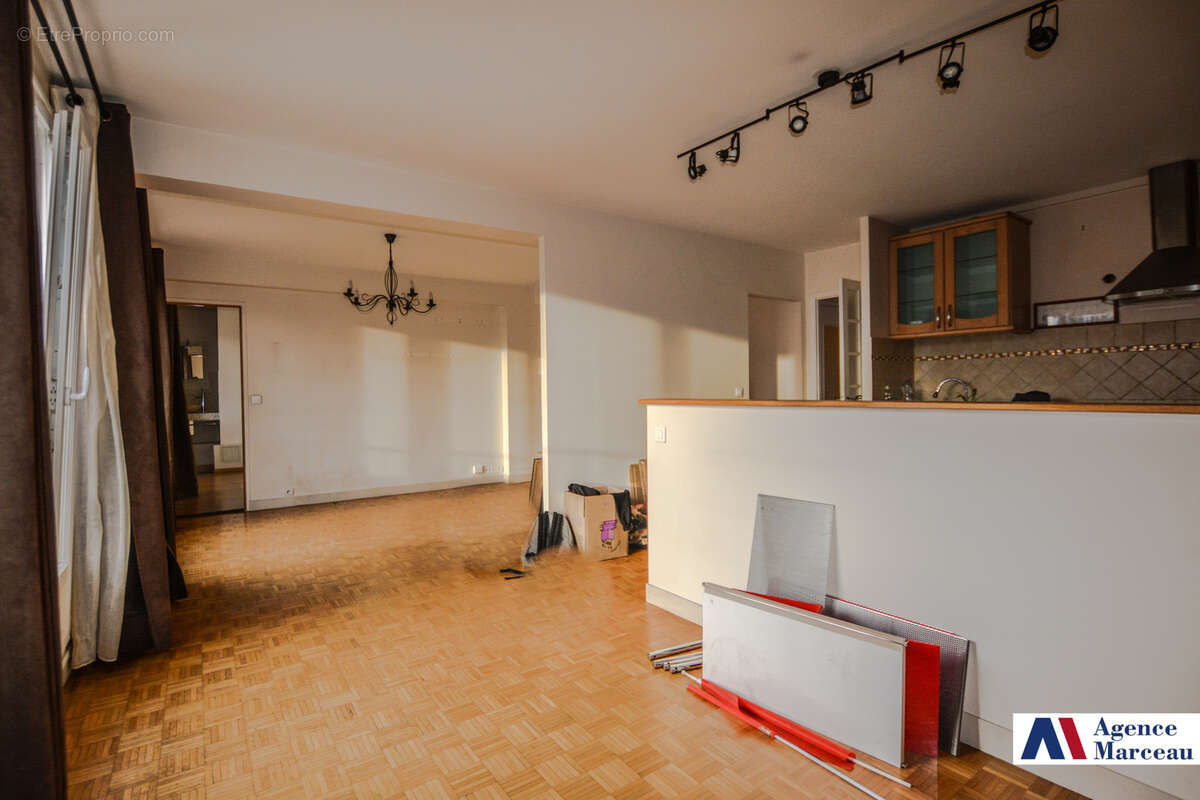 Appartement à COURBEVOIE