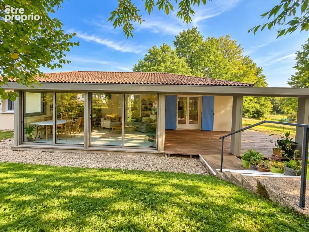 Photo Maison à Sainte-Foy-De-Longas au prix de 283 550€