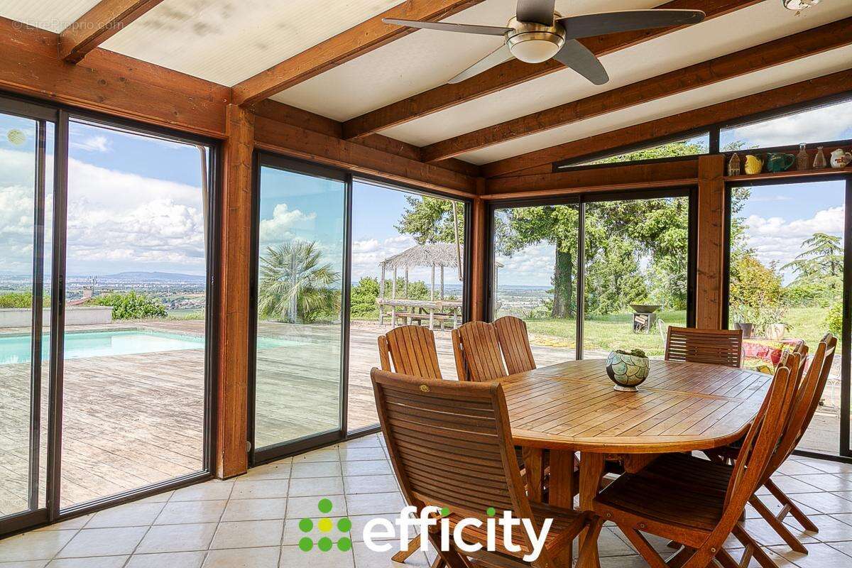 Maison à SAINT-PIERRE-DE-CHANDIEU