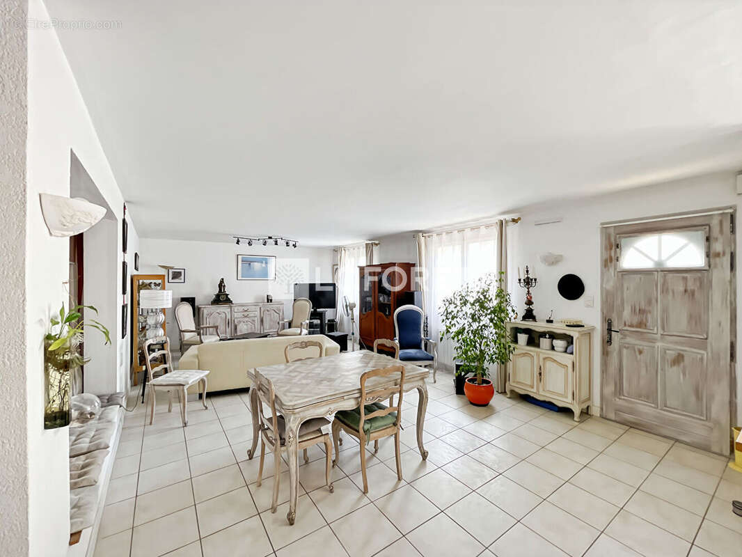 Maison T4 de 141 m² -Quartier Montebello à Moissac - photo 3