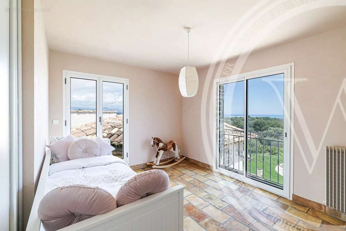 Maison à ROQUEFORT-LES-PINS