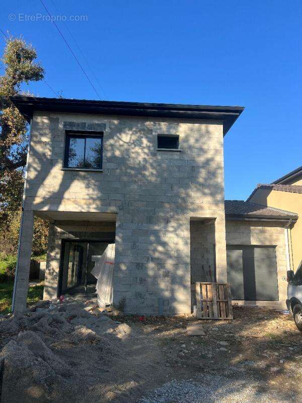 Maison à SAINT-MARCEL-LES-VALENCE