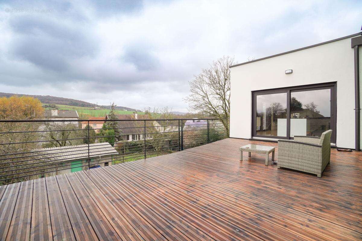 Maison à LAY-SAINT-CHRISTOPHE