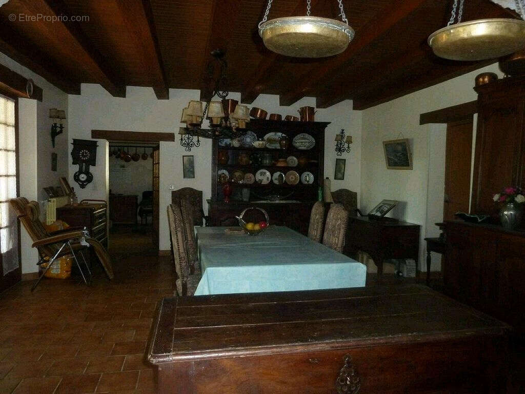 Maison à MONTAIGU-DE-QUERCY