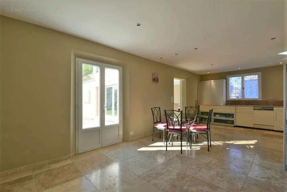 Maison à MONTAUROUX