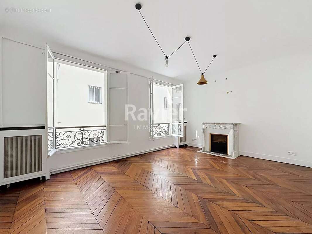 Appartement à PARIS-1E