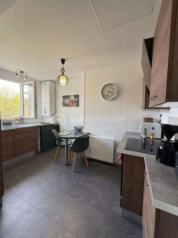 Appartement à MAGNY-LE-DESERT