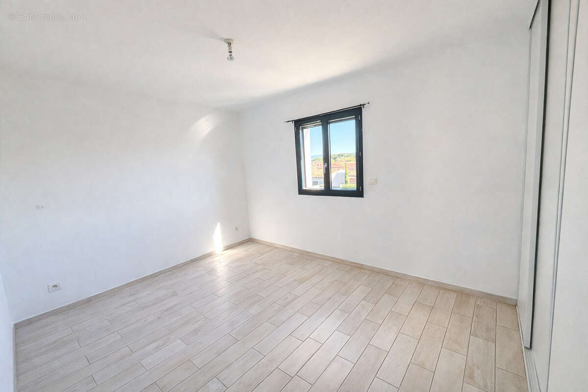 Maison à MONTELIMAR