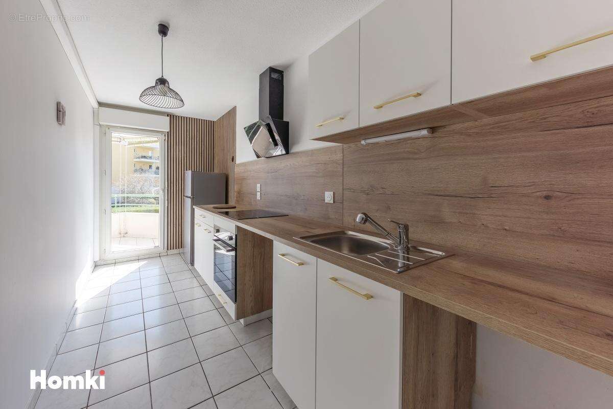 Appartement T4 de 89 m² à Saint-Raphaël 83700, Chemin Aurélien - photo 4