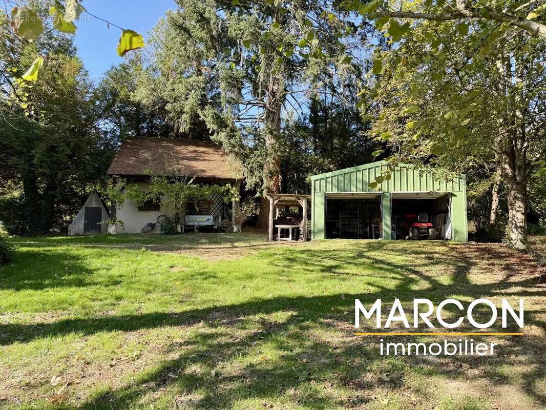 Maison à LA CELLE-DUNOISE