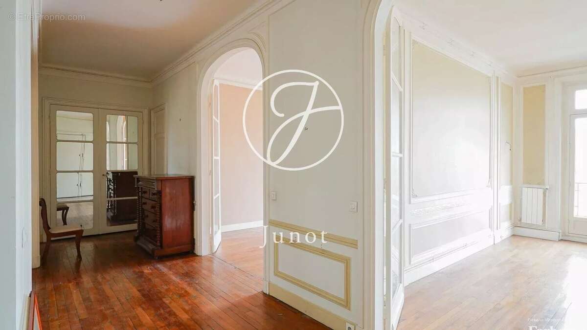 Appartement à PARIS-6E