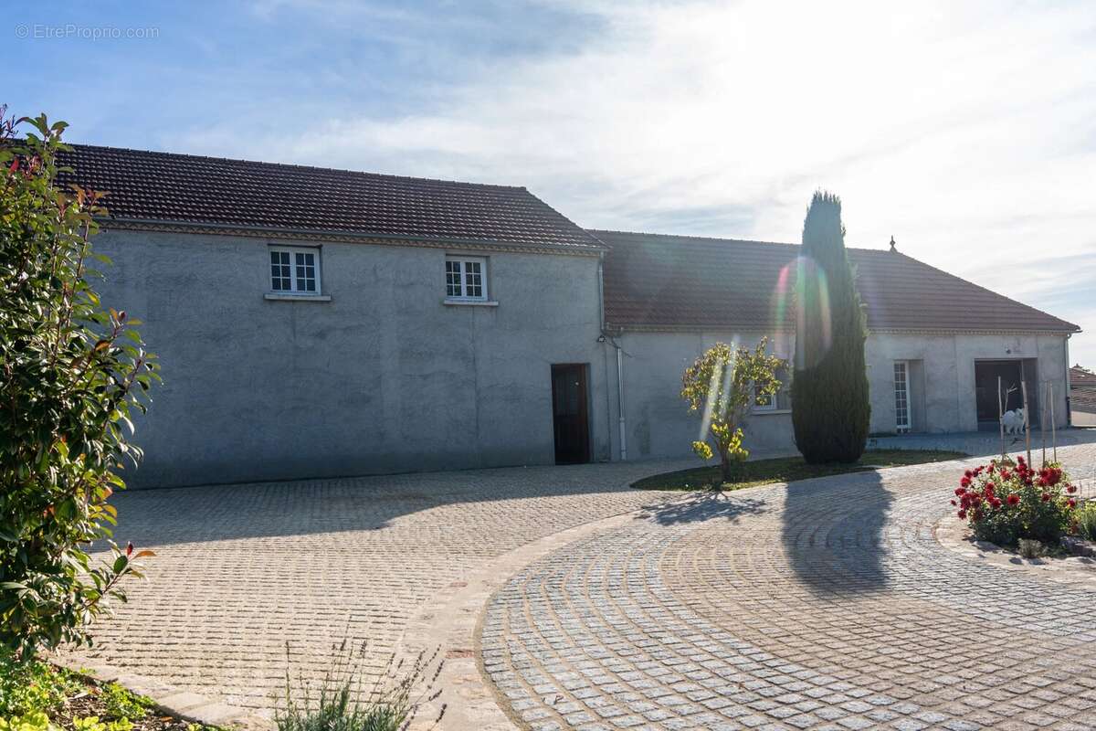 Maison à ESPINASSE-VOZELLE