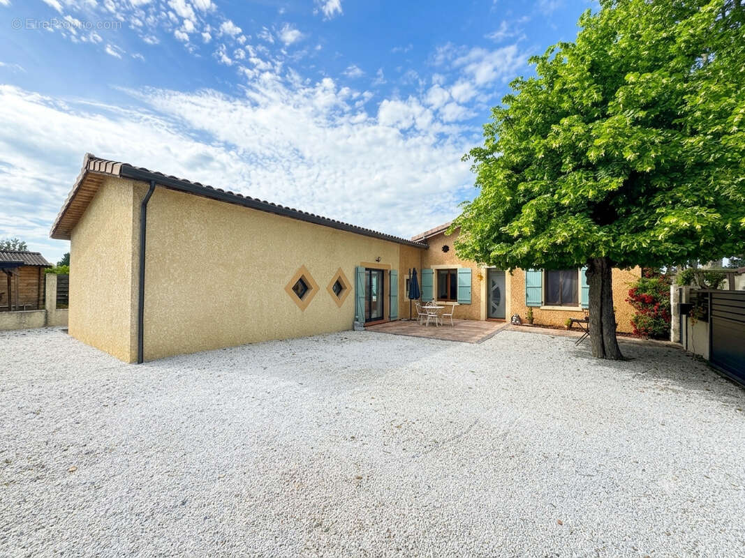 MAISON T5 de 163 M2 avec 823 M2 de terrain - photo 9