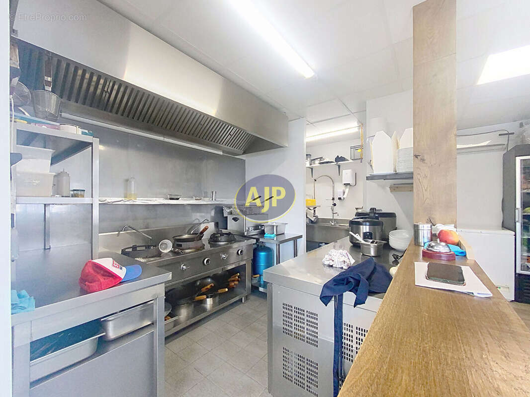 Local commercial  62 m2 - photo 2