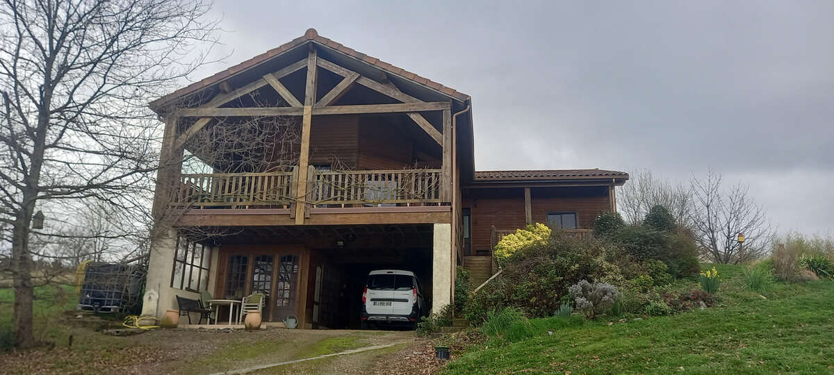 Maison à LABATUT-RIVIERE