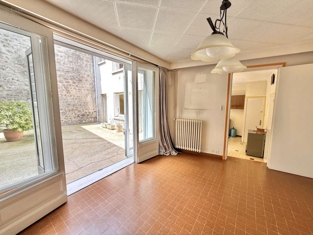 Maison de village familiale 8 chambres  205 m2 avec cour, garage double   Saint Didier en Velay- centre villag - photo 7
