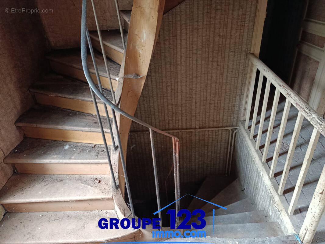 Maison à LA FERTE-LOUPIERE