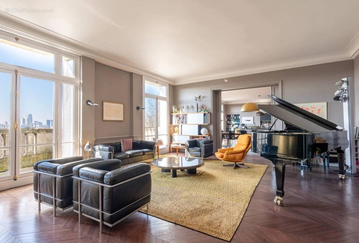 Appartement à PARIS-16E