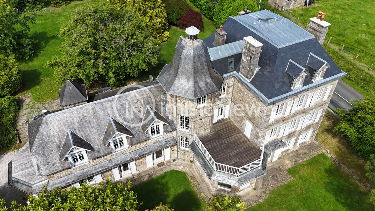 Un ancien manoir des années 1858 avec un terrain de plus de 6000m2 - photo 2