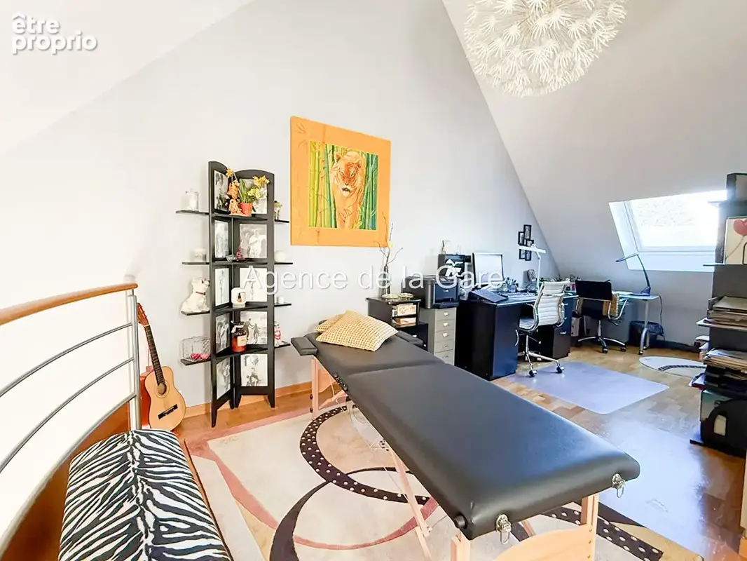 Chatou élégante maison familiale de 7 pièces avec jardin, terrasses et jacuzzi - photo 17
