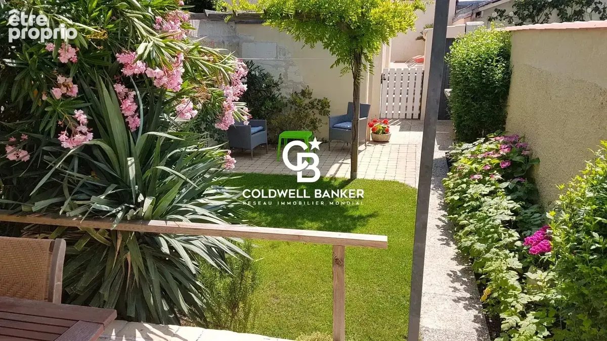 Maison de Ville avec Piscine, Jardin et Garage dans le Centre-ville de Saintes - photo 5
