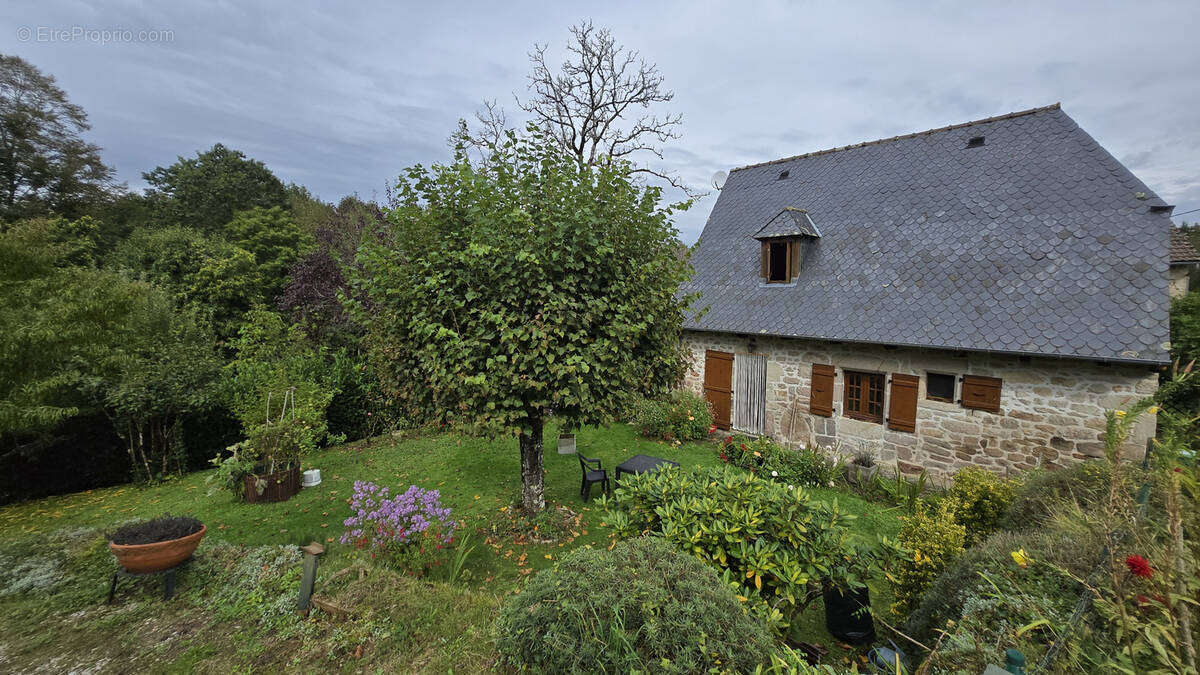 Maison à SAINT-BONNET-LES-TOURS-DE-MERLE