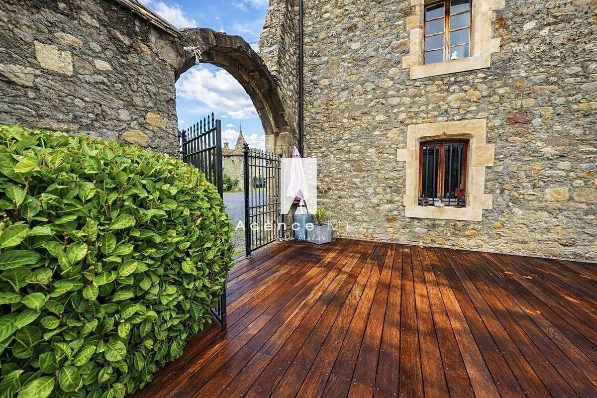 Commerce à DOUVAINE