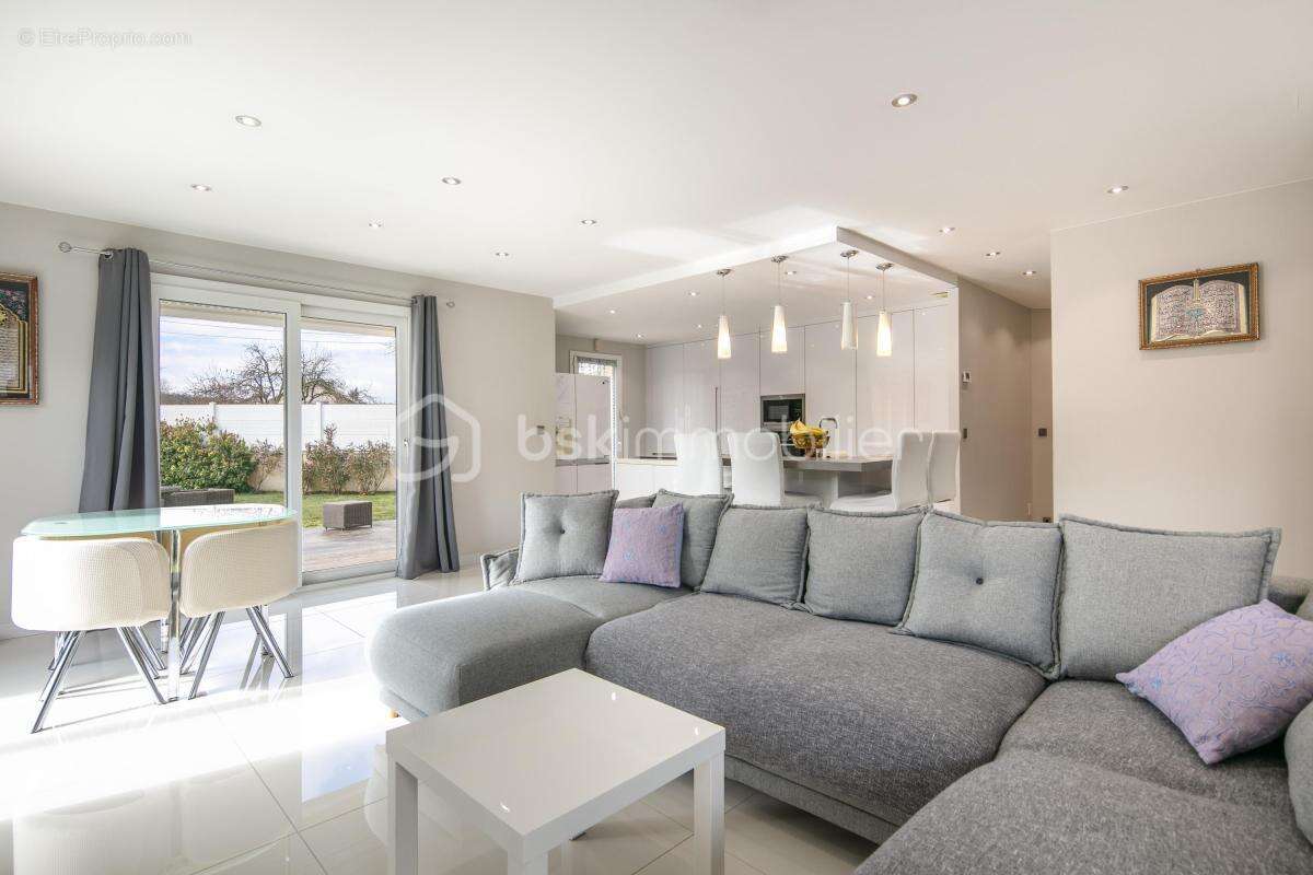 Maison à BEAUCROISSANT