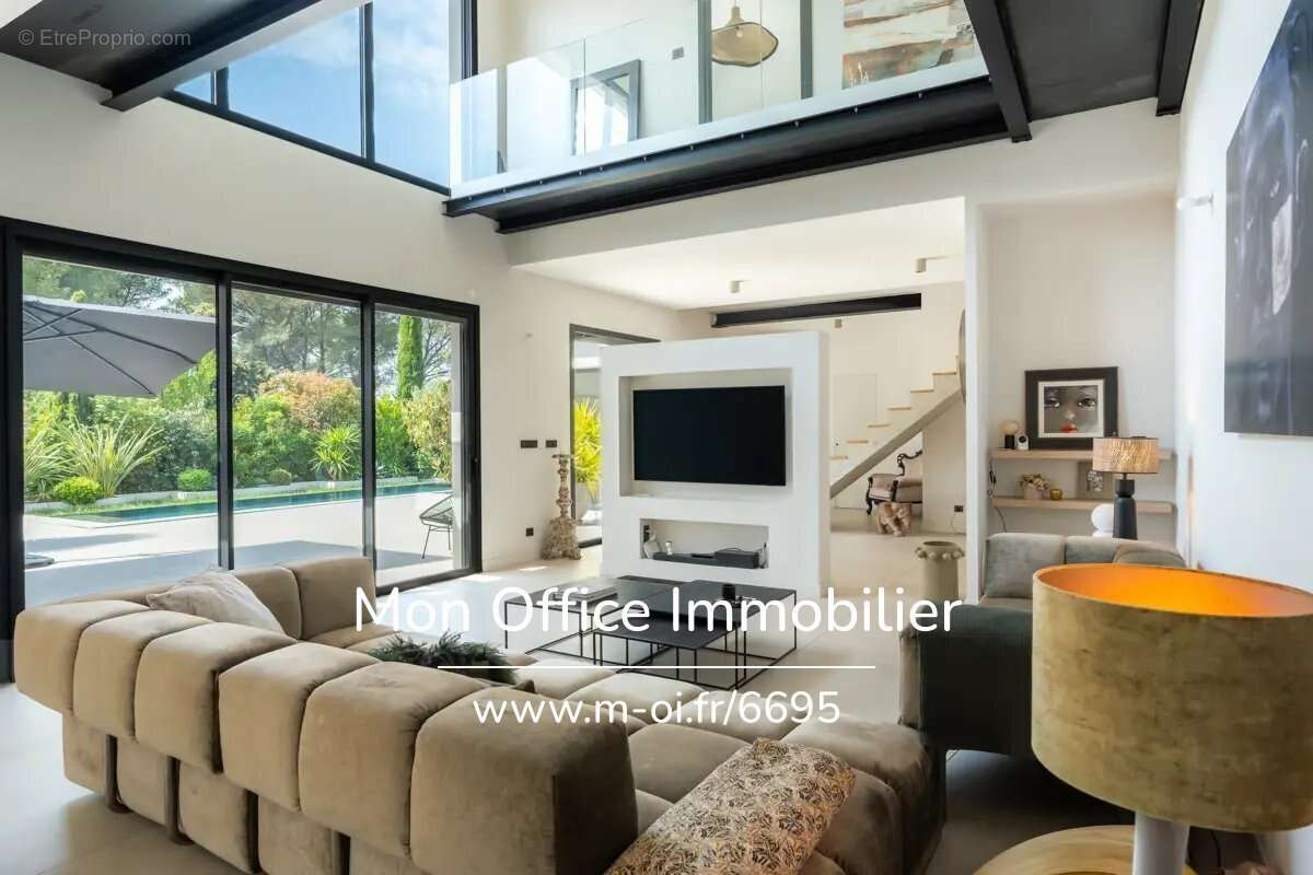 Maison à VENTABREN