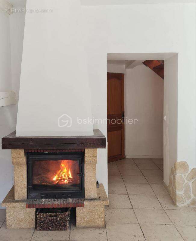 Maison à LA ROQUETTE-SUR-SIAGNE