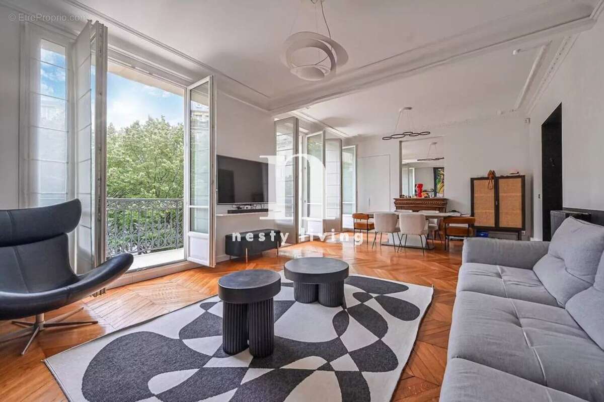 Appartement à PARIS-17E