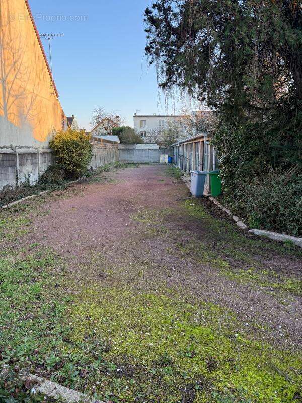 Parking à TREMBLAY-EN-FRANCE