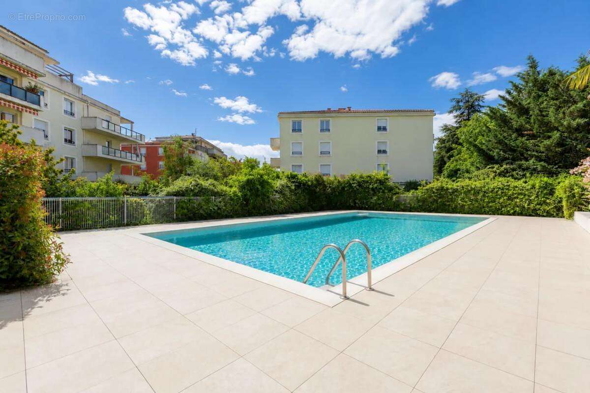 Appartement à MEYZIEU