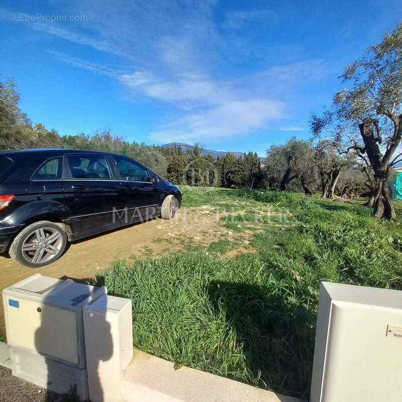 Terrain à VALBONNE