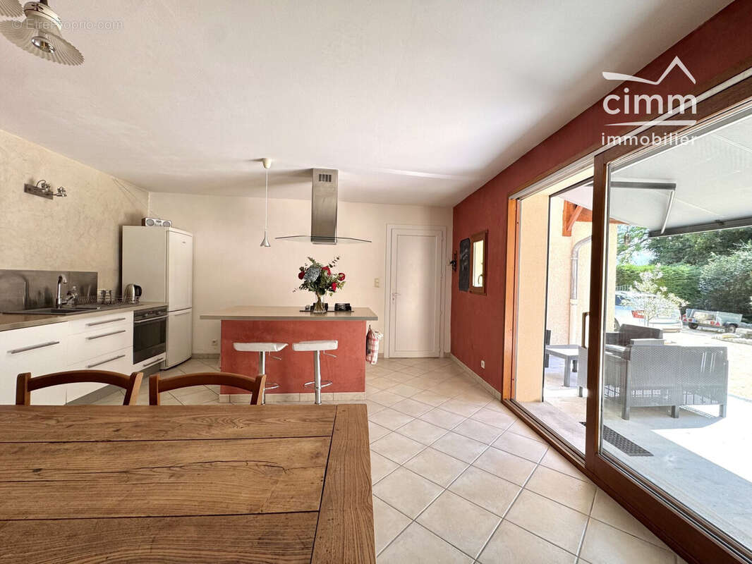 Maison 128 m² à Saint-Ismier  - photo 4