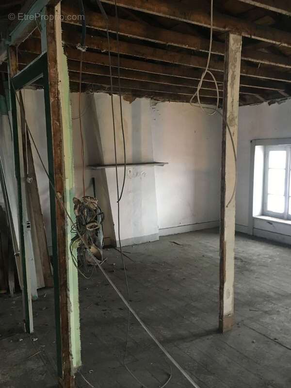 Appartement à SAINT-JUST-MALMONT