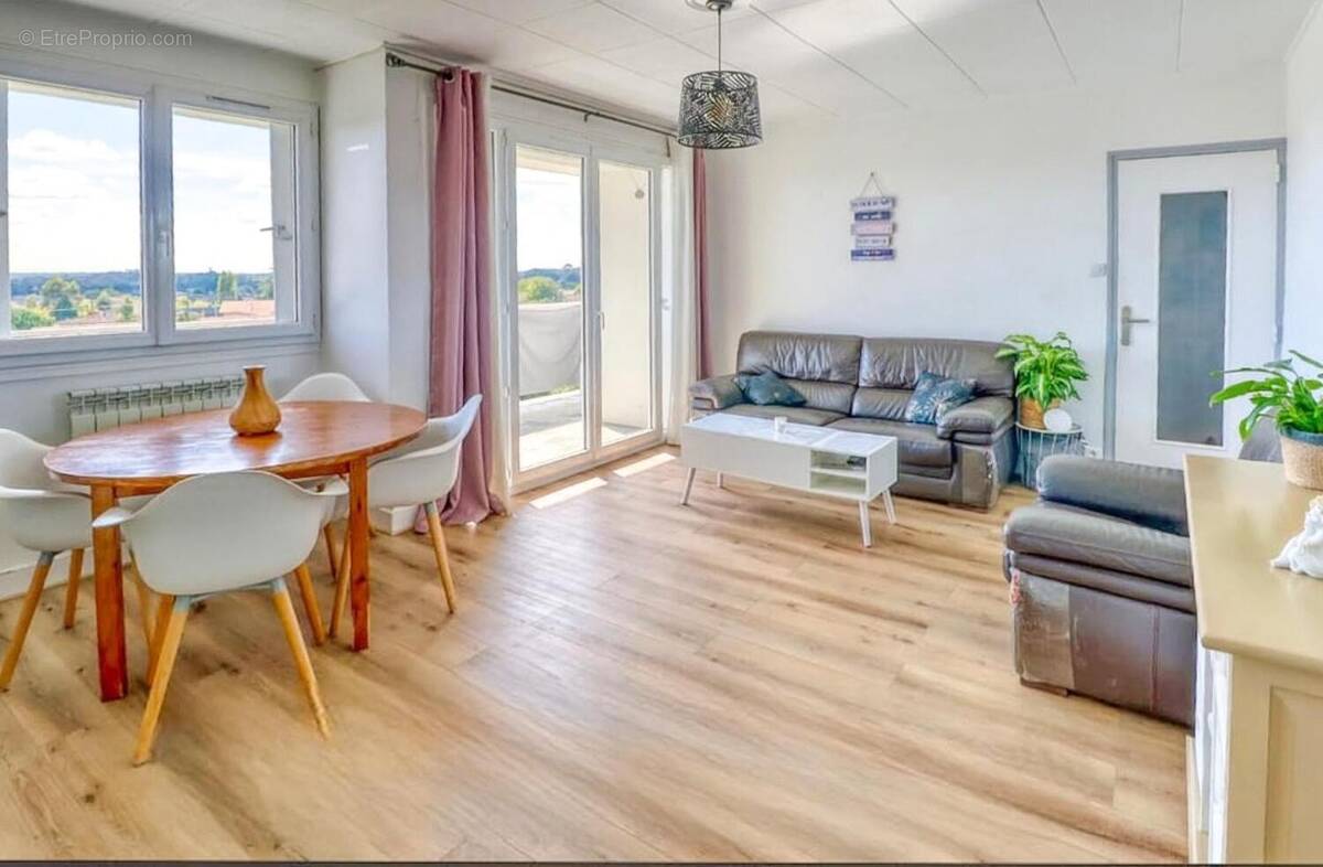 Photo 1 - Appartement à SAINT-MEDARD-EN-JALLES