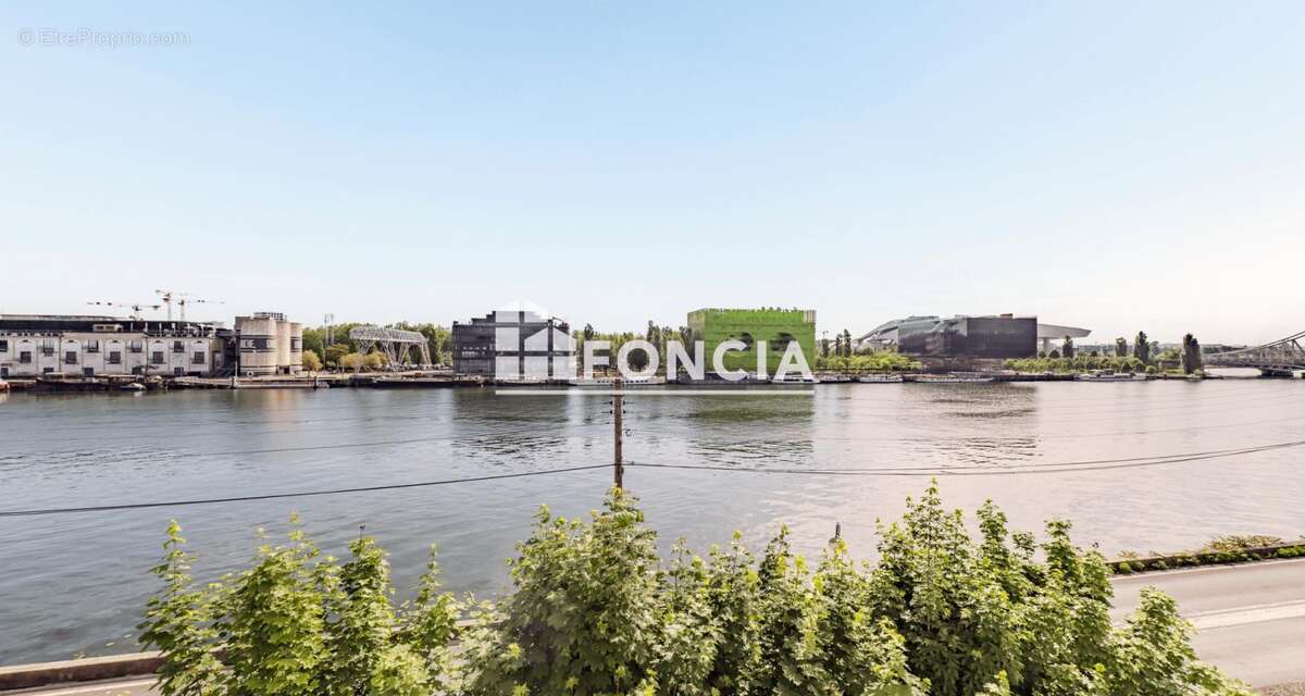 LA MULATIERE Quai JJ Rousseau- Grand studio T1 avec vue imprenable sur la Saône et Confluence - photo 2