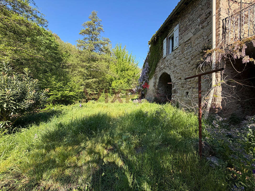 Maison à CHARMES-SUR-RHONE