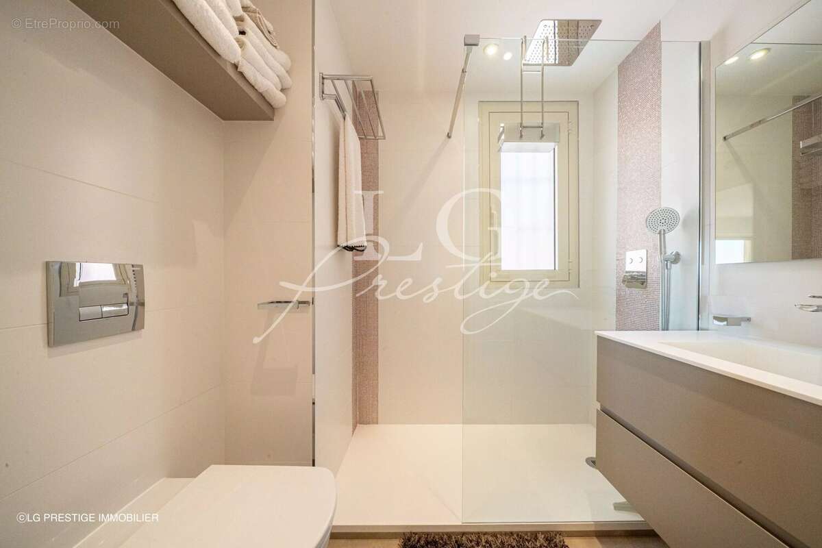 Appartement à MANDELIEU-LA-NAPOULE
