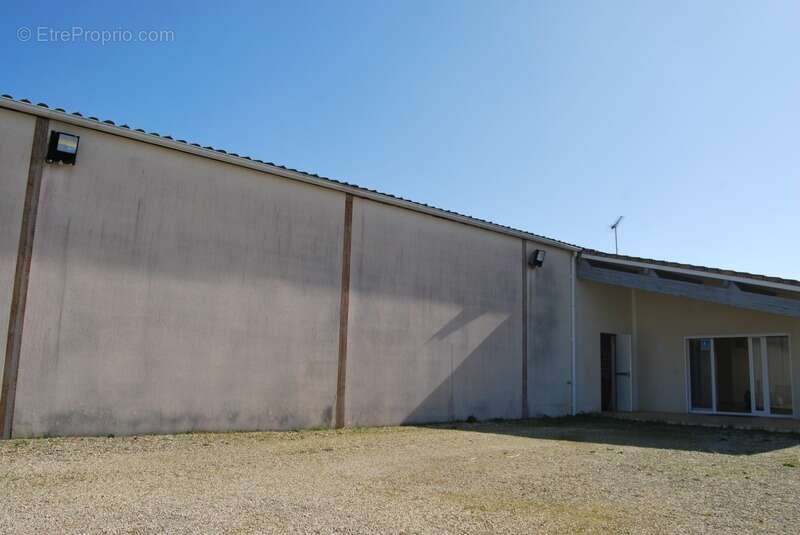 Commerce à FONTCLAIREAU