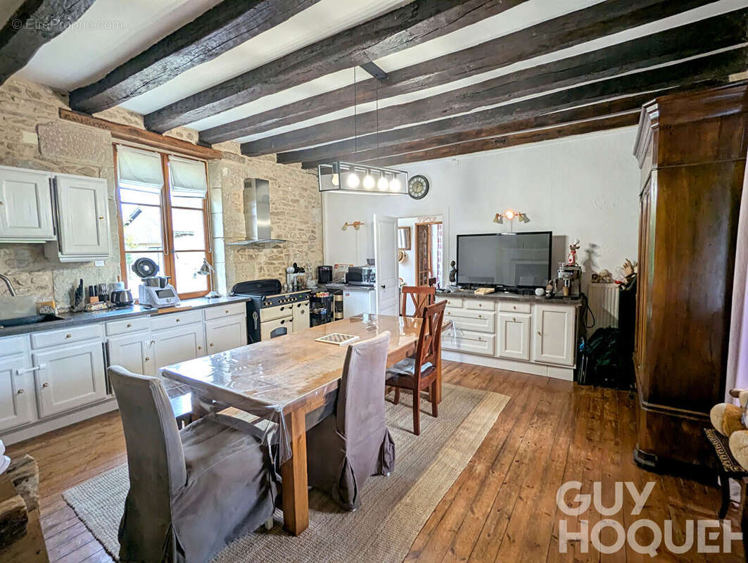 Maison à VENDEUVRE-DU-POITOU