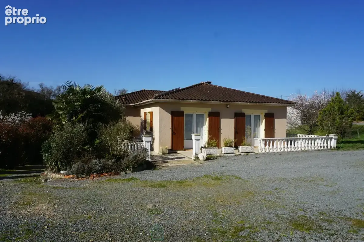 Charmante villa de plain-pied, construite en 2011 avec sous sol. - photo 2