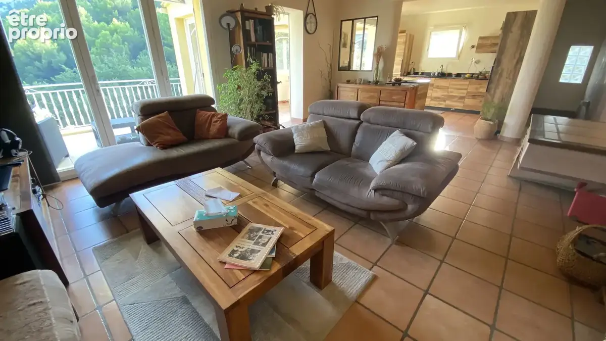 Superbe maison de 150 m2, T5/6, sur un terrain arboré de 4 200 m2 avec dépendance en pierre, piscine et garage - photo 17
