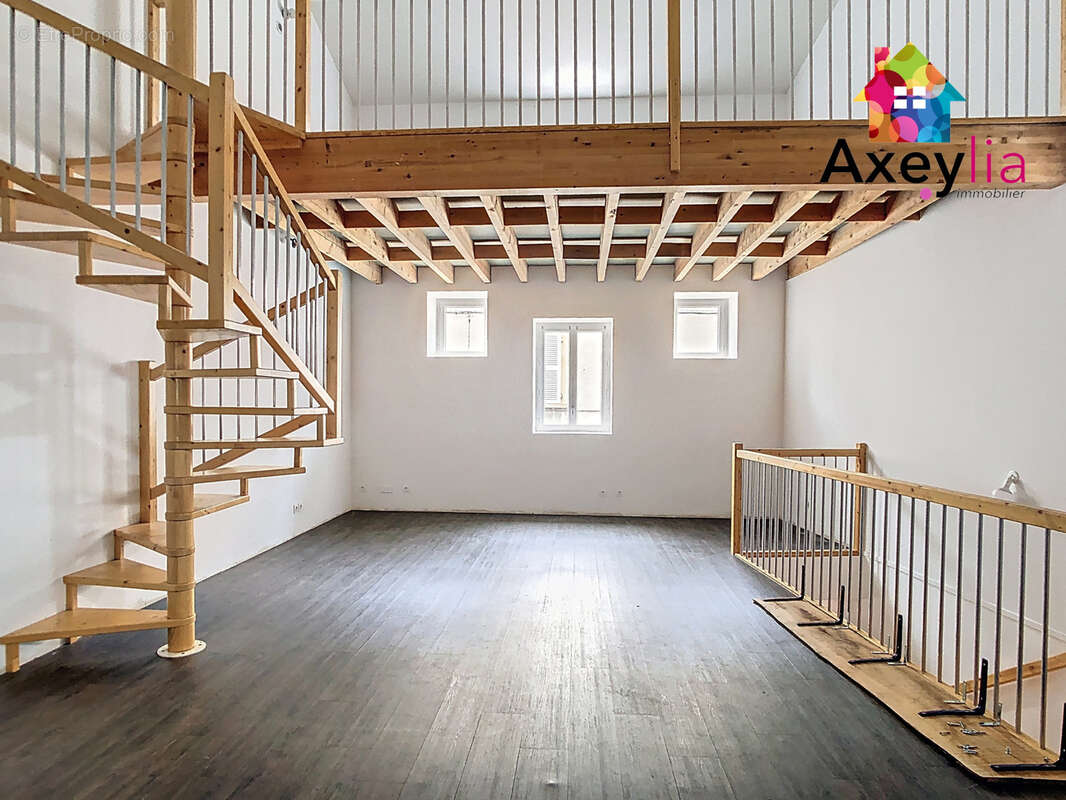 A vendre - renaison - immeuble avec garage et local commercial - photo 4