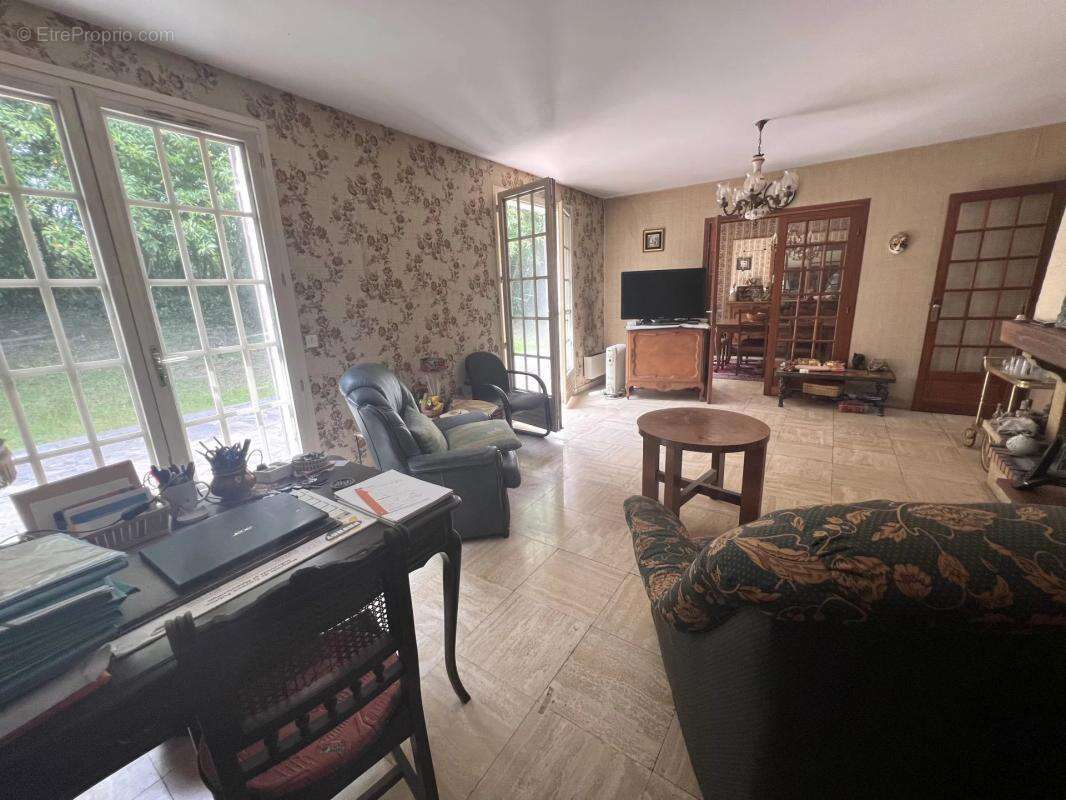 Maison à LES CLAYES-SOUS-BOIS