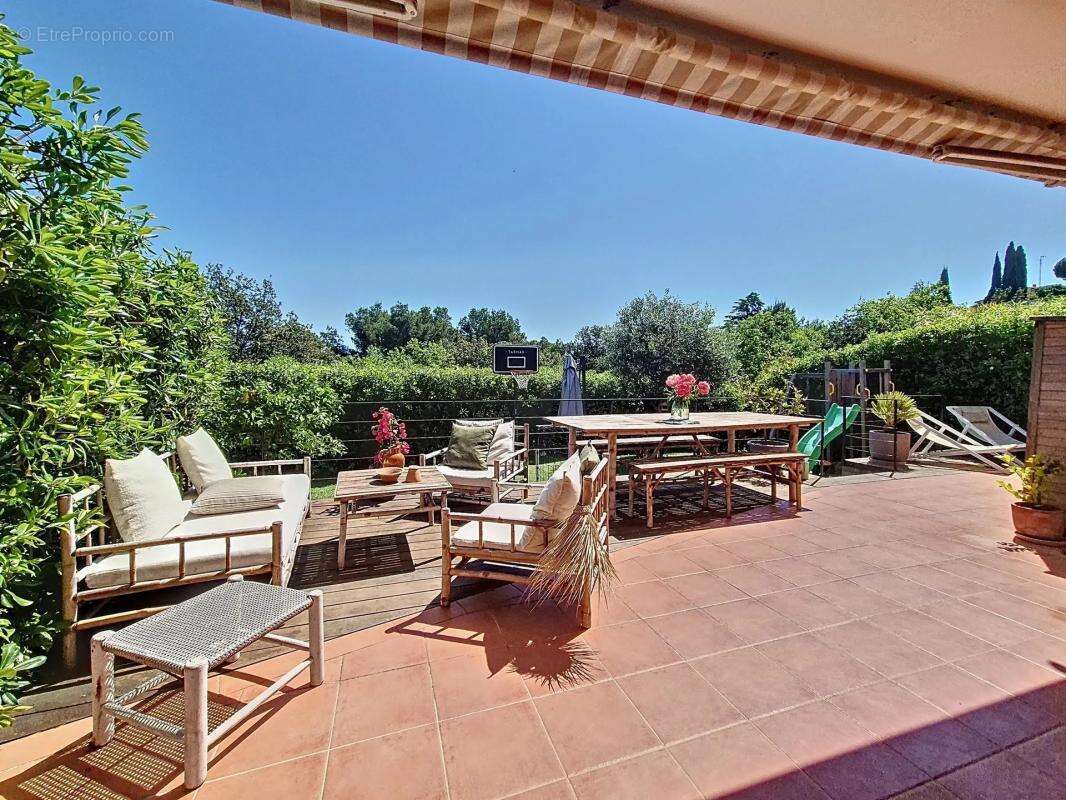 Appartement à SAINT-LAURENT-DU-VAR