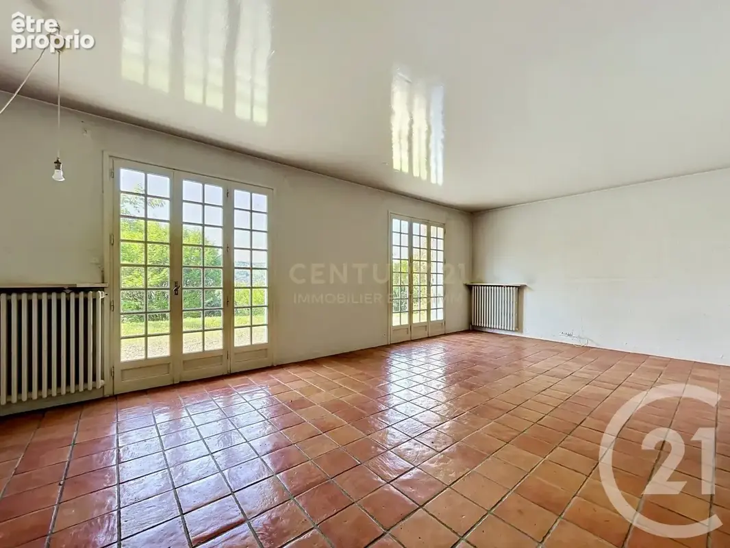 Maison 7 pièces 210 m² à vendre à Bourgoin-Jallieu (38300) - photo 2
